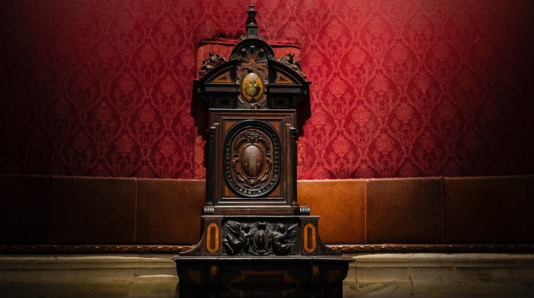 Approaching the Throne of Christ the King Approaching the Throne of Christ the King