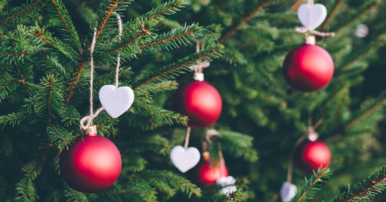 10 Simple Christmas Truths We Need to Remind Ourselves Every Year 10 Simple Christmas Truths We Need to Remind Ourselves Every Year