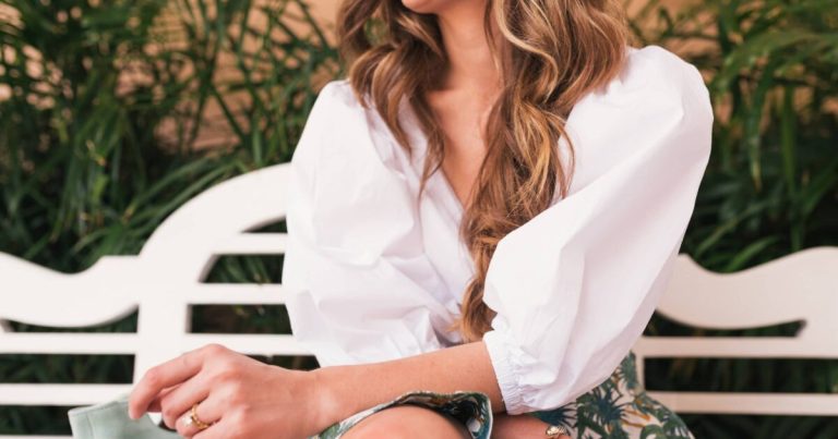 10 Things Your Capsule Wardrobe Needs (That Aren’t Clothes) 10 Things Your Capsule Wardrobe Needs (That Aren’t Clothes)