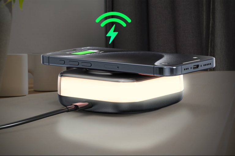 Working Late? This Charging Pad and Nightlight Combo is $60 Off.