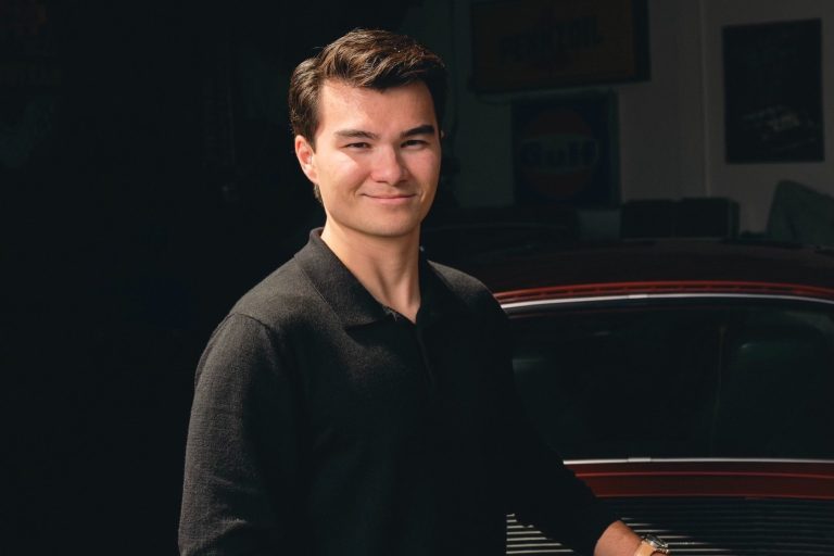 His Side Hustle Turned Full-Time Business Makes $10M+ a Year His Side Hustle Turned Full-Time Business Makes $10M+ a Year