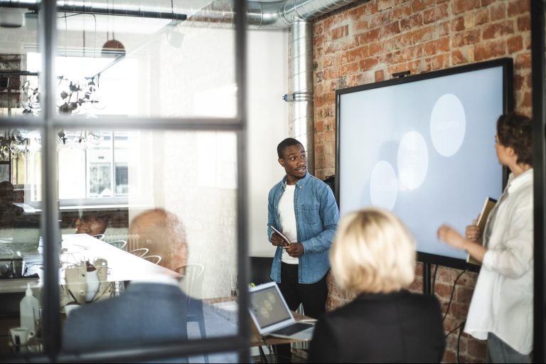 How to Leverage the Power of Storytelling in Business Leadership