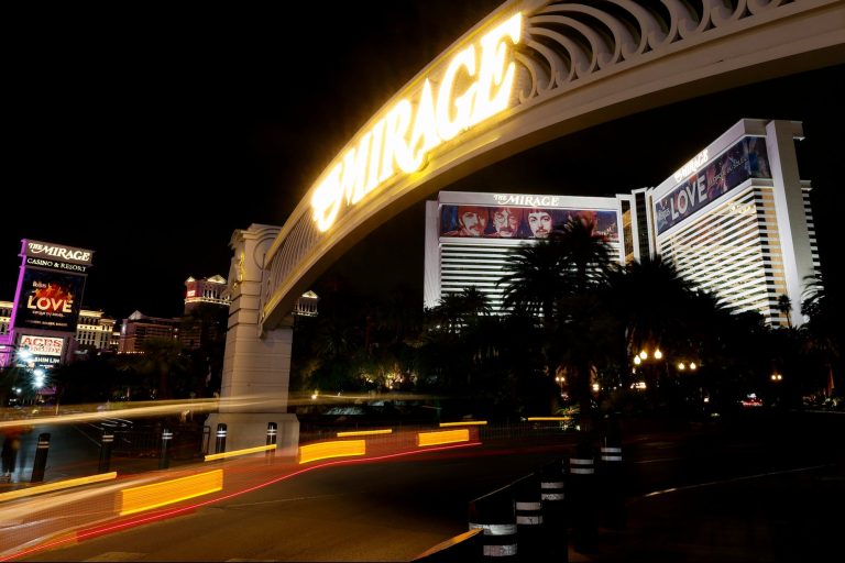 Iconic Las Vegas Mirage Hotel to Shutter After 34 Years Iconic Las Vegas Mirage Hotel to Shutter After 34 Years