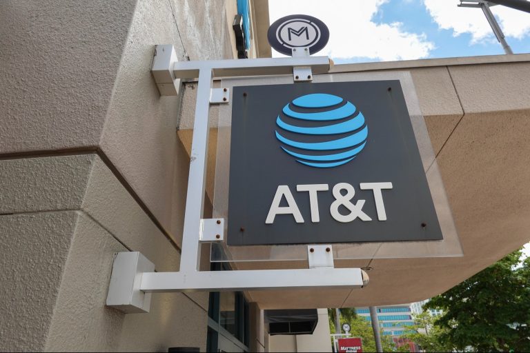 Is AT&T Down? Mass Outages Infuriates Wireless Customers