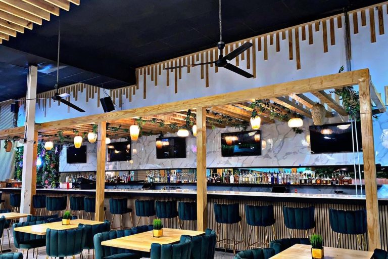 Missouri Restaurant Goes Viral for Minimum Age Requirement Missouri Restaurant Goes Viral for Minimum Age Requirement