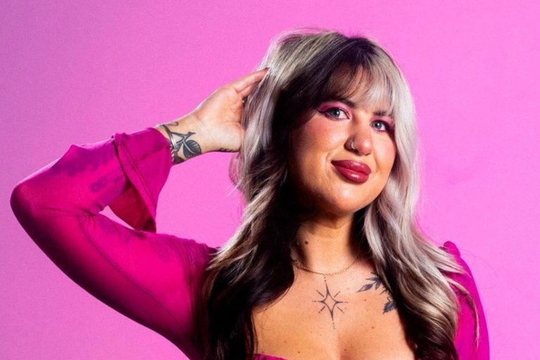 Hairstylist’s Side Hustle Turned Into a 6-Figure Business Hairstylist’s Side Hustle Turned Into a 6-Figure Business