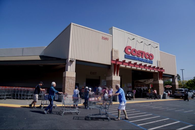 Costco CEO Raises Hourly Wages for Employees