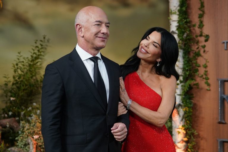 Lauren Sánchez: 1 Thing People Don’t Know About Jeff Bezos Lauren Sánchez: 1 Thing People Don’t Know About Jeff Bezos