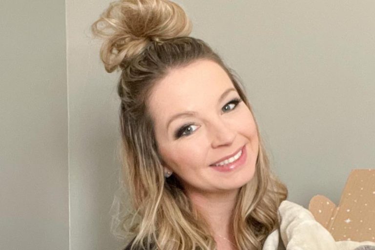 Mom’s Facebook Side Hustle Now Averages $14,000 a Month Mom’s Facebook Side Hustle Now Averages $14,000 a Month