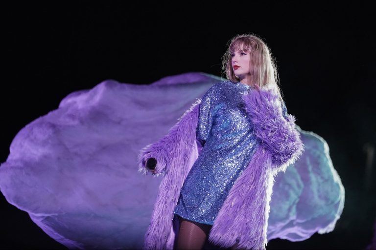 Travis Kelce Praises Taylor Swift’s Leadership Acumen Travis Kelce Praises Taylor Swift’s Leadership Acumen