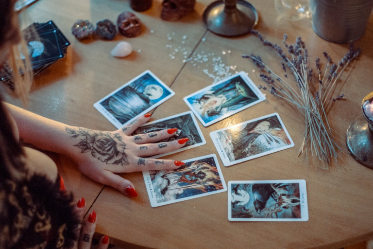 How to Choose the Best Tarot Reader: 7 Signs You’ve Found the Right One